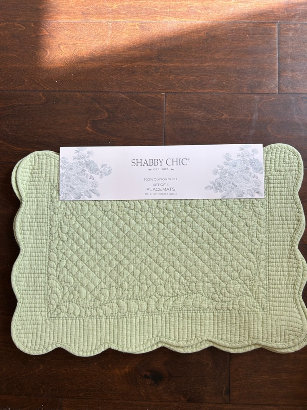 Shabby Chic 4 Scalloped Edged  Quilted Placemats New Light Green